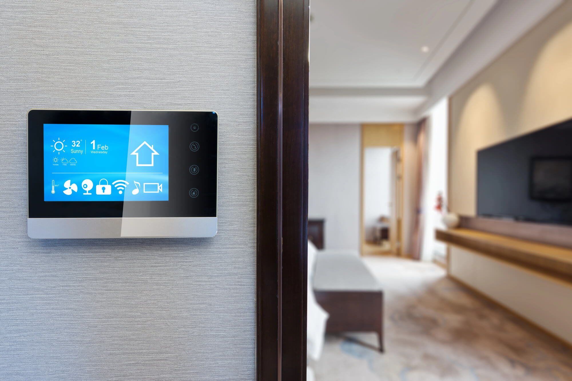 Ścienny panel dotykowy do zarządzania instalacją smart home