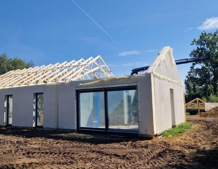 Dom prefabrykowany P.13 z dachem kopertowym bez garażu - HPK1024